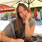 Profesora que imparte clases de catalán